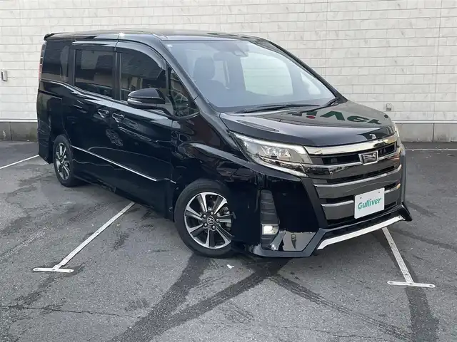 トヨタ ノア Si 静岡県 2017(平29)年 5.3万km ブラック 純正ナビ/　（Bluetooth/DVD/CD）/フルセグTV/バックカメラ/トヨタセーフティセンス/プリクラッシュセーフティ/クルーズコントロール/両側パワースライドドア/ビルトインETC2.0/社外前後ドライブレコーダー/プッシュスタート/スマートキー/純正フロアマット