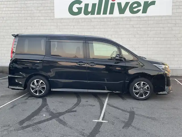 トヨタ ノア Si 静岡県 2017(平29)年 5.3万km ブラック 純正ナビ/　（Bluetooth/DVD/CD）/フルセグTV/バックカメラ/トヨタセーフティセンス/プリクラッシュセーフティ/クルーズコントロール/両側パワースライドドア/ビルトインETC2.0/社外前後ドライブレコーダー/プッシュスタート/スマートキー/純正フロアマット