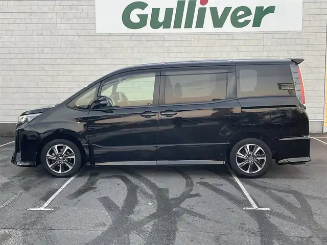 トヨタ ノア Si 静岡県 2017(平29)年 5.3万km ブラック 純正ナビ/　（Bluetooth/DVD/CD）/フルセグTV/バックカメラ/トヨタセーフティセンス/プリクラッシュセーフティ/クルーズコントロール/両側パワースライドドア/ビルトインETC2.0/社外前後ドライブレコーダー/プッシュスタート/スマートキー/純正フロアマット