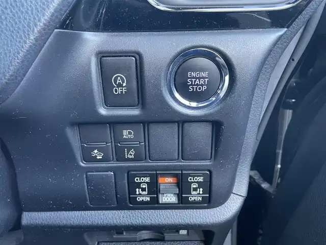 トヨタ ノア Si 静岡県 2017(平29)年 5.3万km ブラック 純正ナビ/　（Bluetooth/DVD/CD）/フルセグTV/バックカメラ/トヨタセーフティセンス/プリクラッシュセーフティ/クルーズコントロール/両側パワースライドドア/ビルトインETC2.0/社外前後ドライブレコーダー/プッシュスタート/スマートキー/純正フロアマット