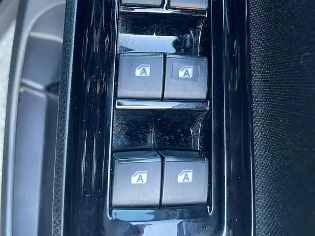 トヨタ ノア Si 静岡県 2017(平29)年 5.3万km ブラック 純正ナビ/　（Bluetooth/DVD/CD）/フルセグTV/バックカメラ/トヨタセーフティセンス/プリクラッシュセーフティ/クルーズコントロール/両側パワースライドドア/ビルトインETC2.0/社外前後ドライブレコーダー/プッシュスタート/スマートキー/純正フロアマット