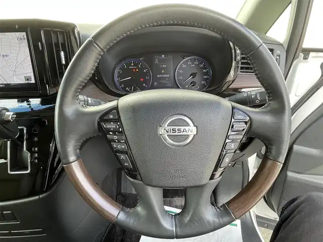 日産 エルグランド 350HWS アーバンクロム 福岡県 2021(令3)年 3.8万km ピュアホワイトパール 純正10型SDナビ(フルセグTV/CD/DVD/BT)/全方位/コーナーセンサー/ブラインドスポット/Wサンルーフ/後席フリップダウンモニター/クルコン/助手席オットマン/ドラレコ/電動リア/ETC/デジタルインナーミラー/USB/純正フロアマット/純正LED/純正アルミホイール/プッシュスタート/スペアキー