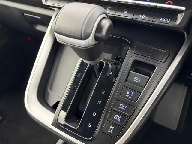 トヨタ ヴォクシー ハイブリッド S－Z 愛知県 2025(令7)年 0.1千km ホワイトパールクリスタルシャイン トヨタセーフティーセンス/トヨタチームメイト/快適便利パッケージHigh/純正10.5インチナビ/（Bluetooth/フルセグTV/AM/FM/CD/DVD/HDMI/AM/FM）/バックカメラ/ETC2.0/シートヒーター/ステアリングヒーター/オットマン/BSM/ハーフレザー/AC100V/HUD/3列シート/オートライト/スマートキー/プッシュスタート/電子パーキング/オートホールド