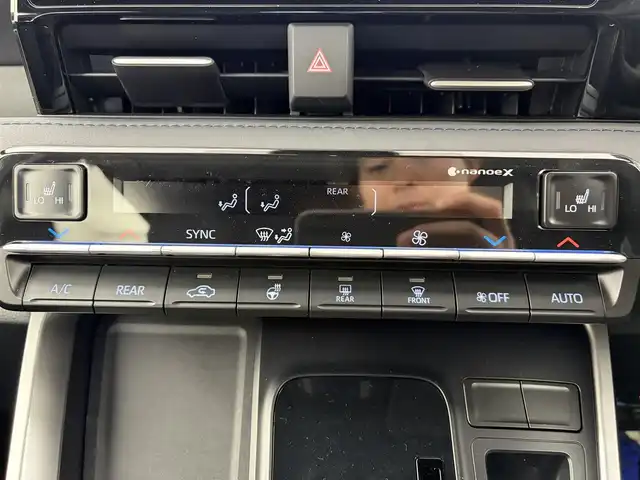 トヨタ ヴォクシー ハイブリッド S－Z 愛知県 2025(令7)年 0.1千km ホワイトパールクリスタルシャイン トヨタセーフティーセンス/トヨタチームメイト/快適便利パッケージHigh/純正10.5インチナビ/（Bluetooth/フルセグTV/AM/FM/CD/DVD/HDMI/AM/FM）/バックカメラ/ETC2.0/シートヒーター/ステアリングヒーター/オットマン/BSM/ハーフレザー/AC100V/HUD/3列シート/オートライト/スマートキー/プッシュスタート/電子パーキング/オートホールド