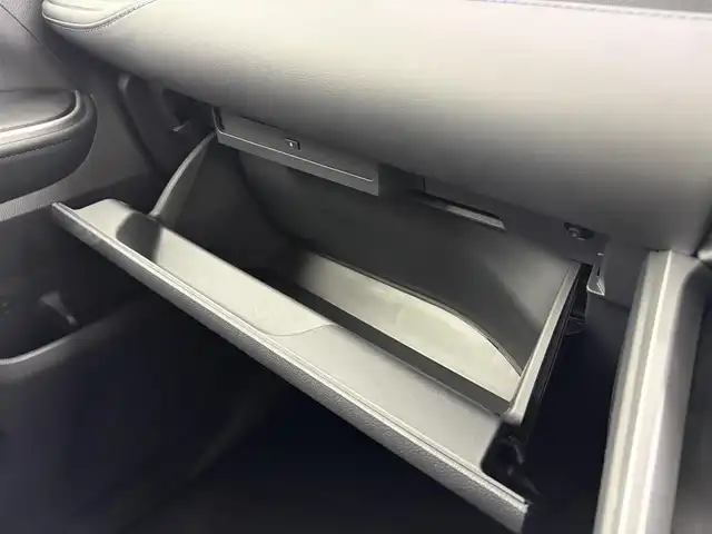 トヨタ ヴォクシー ハイブリッド S－Z 愛知県 2025(令7)年 0.1千km ホワイトパールクリスタルシャイン トヨタセーフティーセンス/トヨタチームメイト/快適便利パッケージHigh/純正10.5インチナビ/（Bluetooth/フルセグTV/AM/FM/CD/DVD/HDMI/AM/FM）/バックカメラ/ETC2.0/シートヒーター/ステアリングヒーター/オットマン/BSM/ハーフレザー/AC100V/HUD/3列シート/オートライト/スマートキー/プッシュスタート/電子パーキング/オートホールド