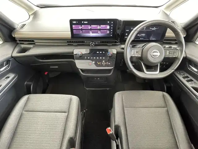 日産 セレナ ハイウェイスター V 福井県 2023(令5)年 6万km プリズムホワイト ４ＷＤ　/純正１２．３インチメーカーオプションナビ　/純正後席フリップダウンモニター　/アラウンドビューモニター　/両側パワースライドドア　/インテリジェントルームミラー　/プロパイロット/ＥＴＣ２．０/シートヒーター/純正16インチアルミホイール/純正LEDヘッドライト