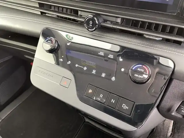 日産 セレナ ハイウェイスター V 福井県 2023(令5)年 6万km プリズムホワイト ４ＷＤ　/純正１２．３インチメーカーオプションナビ　/純正後席フリップダウンモニター　/アラウンドビューモニター　/両側パワースライドドア　/インテリジェントルームミラー　/プロパイロット/ＥＴＣ２．０/シートヒーター/純正16インチアルミホイール/純正LEDヘッドライト