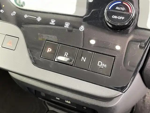 日産 セレナ ハイウェイスター V 福井県 2023(令5)年 6万km プリズムホワイト ４ＷＤ　/純正１２．３インチメーカーオプションナビ　/純正後席フリップダウンモニター　/アラウンドビューモニター　/両側パワースライドドア　/インテリジェントルームミラー　/プロパイロット/ＥＴＣ２．０/シートヒーター/純正16インチアルミホイール/純正LEDヘッドライト