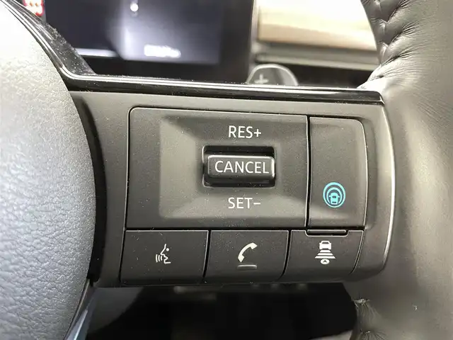 日産 セレナ ハイウェイスター V 福井県 2023(令5)年 6万km プリズムホワイト ４ＷＤ　/純正１２．３インチメーカーオプションナビ　/純正後席フリップダウンモニター　/アラウンドビューモニター　/両側パワースライドドア　/インテリジェントルームミラー　/プロパイロット/ＥＴＣ２．０/シートヒーター/純正16インチアルミホイール/純正LEDヘッドライト