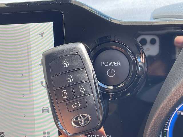 トヨタ ノア ハイブリッド Z 愛知県 2025(令7)年 0.1万km ホワイトパールクリスタルシャイン アドバンストパーク/トヨタセーフティセンス/純正10.5型ディスプレイオーディオナビ/全方位カメラ/両側パワースライドドア/ハーフレザー/レーダークルーズコントロール/シートヒーター/バックカメラ/電動リアゲート/ユニバーサルステップ/ステアリングヒーター/コーナーセンサー/純正アルミホイール/ETC2.0/LEDヘッドライト/リアオートエアコン/レーンキープアシスト/オートマチックハイビーム/ドライブレコーダー/衝突軽減システム/フルセグ/CD DVD/Bluetooth/ステアリングスイッチ/スマートキー/プッシュスタート