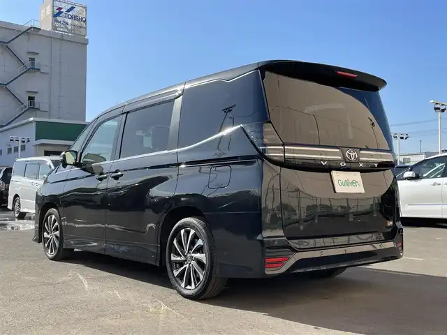 トヨタ ヴォクシー S－Z 東京都 2023(令5)年 2.2万km グリッターブラックガラスフレーク 純正10.5型ナビ/純正14型後席モニター/バックカメラ/Bluetooth/USB/HDMI/CD/DVD/フルセグTV/TVキット/純正サイドバイザー/社外マット/前席シートヒーター/両側電動スライドドア/ETC2.0/前後コーナーセンサー/前方ドライブレコーダー/衝突軽減装置/車線逸脱警報装置/横滑り防止装置/スマートキー/純正LEDライト