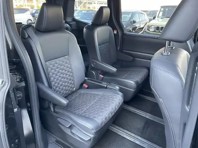 トヨタ ヴォクシー S－Z 東京都 2023(令5)年 2.2万km グリッターブラックガラスフレーク 純正10.5型ナビ/純正14型後席モニター/バックカメラ/Bluetooth/USB/HDMI/CD/DVD/フルセグTV/TVキット/純正サイドバイザー/社外マット/前席シートヒーター/両側電動スライドドア/ETC2.0/前後コーナーセンサー/前方ドライブレコーダー/衝突軽減装置/車線逸脱警報装置/横滑り防止装置/スマートキー/純正LEDライト