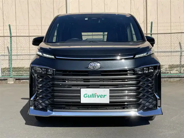 トヨタ ヴォクシー S－Z 東京都 2023(令5)年 2.2万km グリッターブラックガラスフレーク 純正10.5型ナビ/純正14型後席モニター/バックカメラ/Bluetooth/USB/HDMI/CD/DVD/フルセグTV/TVキット/純正サイドバイザー/社外マット/前席シートヒーター/両側電動スライドドア/ETC2.0/前後コーナーセンサー/前方ドライブレコーダー/衝突軽減装置/車線逸脱警報装置/横滑り防止装置/スマートキー/純正LEDライト