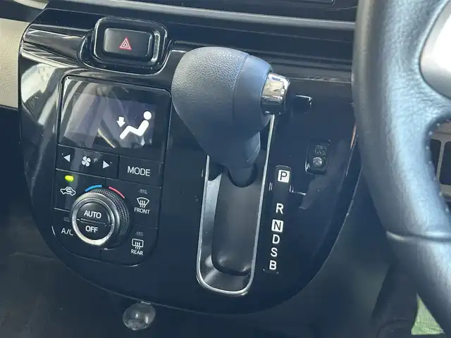 ダイハツ ムーヴ キャンバス G ブラックインテリア リミテッド SAⅢ 静岡県 2019(平31)年 4.2万km パールホワイトⅢ/ライトローズマイカメタリックⅡ 2トーン スマートアシストIII/・衝突回避支援ブレーキ機能/・衝突警報機能/・誤発進抑制機能(前方＋後方)/・車線逸脱警報機能/・先行車発進お知らせ機能/・オートハイビーム/純正8インチナビ/FM/AM/CD/DVD/Bluetooth/SD/両側パワースライドドア/フルセグTV/パノラマモニター/ETC/ドライブレコーダー/フロントガラス熱線/D席シートヒーター/LEDヘッドライト/オートライト