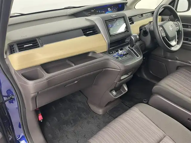 ホンダ フリード G ホンダセンシング 福島県 2017(平29)年 3.5万km コバルトブルーパール ホンダシング　/・CMBS/・ACC/・先行車発進告知/・路外逸脱抑制/・レーンアシスト/・標識認識機能/バックカメラ　/ドライブレコーダー　/ＥＴＣ　/両側パワースライドドア　/ＳＤナビゲーション　/【AM/FM/DVD/CD/Bluetooth/フルセグ】/プッシュスタート　/・スマートキー　/ステアリングスイッチ　/・革巻きステアリング　/・チルトステアリング　/ＬＥＤライト/横滑り防止装置/・アイドリングストップ/純正フロアマット/・ドアバイザー/電動格納ミラー