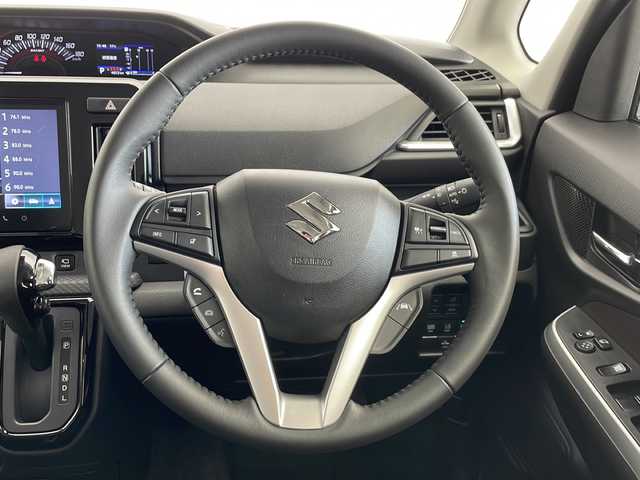 スズキ ソリオ バンディット HV MV 愛知県 2023(令5)年 0.5万km メロウディープレッドパール/ミネラルグレー2トーン 衝突軽減システム/純正9型ディズプレイオーディオ/全方位カメラ/両側パワースライドドア/レーダークルーズコントロール/シートヒーター/フルセグ/CD DVD/Bluetooth/バックカメラ/ヘッドアップディスプレイ/コーナーセンサー/純正アルミホイール/LEDヘッドライト/オートライト/ステアリングスイッチ/スマートキー/プッシュスタート