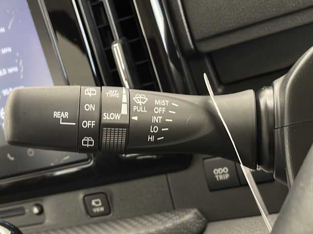 スズキ ソリオ バンディット HV MV 愛知県 2023(令5)年 0.5万km メロウディープレッドパール/ミネラルグレー2トーン 衝突軽減システム/純正9型ディズプレイオーディオ/全方位カメラ/両側パワースライドドア/レーダークルーズコントロール/シートヒーター/フルセグ/CD DVD/Bluetooth/バックカメラ/ヘッドアップディスプレイ/コーナーセンサー/純正アルミホイール/LEDヘッドライト/オートライト/ステアリングスイッチ/スマートキー/プッシュスタート