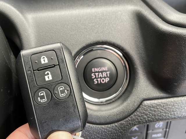 スズキ ソリオ バンディット HV MV 愛知県 2023(令5)年 0.5万km メロウディープレッドパール/ミネラルグレー2トーン 衝突軽減システム/純正9型ディズプレイオーディオ/全方位カメラ/両側パワースライドドア/レーダークルーズコントロール/シートヒーター/フルセグ/CD DVD/Bluetooth/バックカメラ/ヘッドアップディスプレイ/コーナーセンサー/純正アルミホイール/LEDヘッドライト/オートライト/ステアリングスイッチ/スマートキー/プッシュスタート