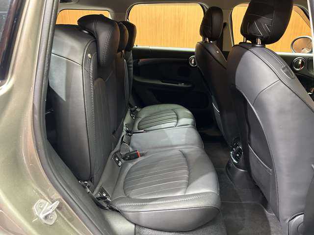 ＭＩＮＩ ミニ クロスオーバー クーパー S E オール4 千葉県 2017(平29)年 6万km メルティングシルバーM ＡＣＣ　/黒革シート　/パワーシート　/シートヒーター　/純正ナビ　/バックカメラ　/ＰＤＣ　/パワーバックドア　/ＬＥＤヘッドライト　/インテリセーフ　/ＥＴＣ