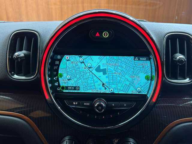 ＭＩＮＩ ミニ クロスオーバー クーパー S E オール4 千葉県 2017(平29)年 6万km メルティングシルバーM ＡＣＣ　/黒革シート　/パワーシート　/シートヒーター　/純正ナビ　/バックカメラ　/ＰＤＣ　/パワーバックドア　/ＬＥＤヘッドライト　/インテリセーフ　/ＥＴＣ