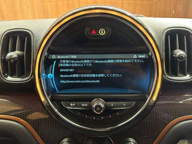 ＭＩＮＩ ミニ クロスオーバー クーパー S E オール4 千葉県 2017(平29)年 6万km メルティングシルバーM ＡＣＣ　/黒革シート　/パワーシート　/シートヒーター　/純正ナビ　/バックカメラ　/ＰＤＣ　/パワーバックドア　/ＬＥＤヘッドライト　/インテリセーフ　/ＥＴＣ
