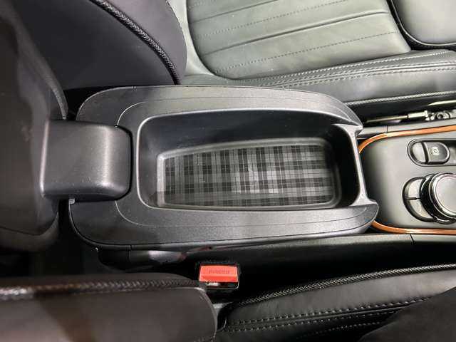 ＭＩＮＩ ミニ クロスオーバー クーパー S E オール4 千葉県 2017(平29)年 6万km メルティングシルバーM ＡＣＣ　/黒革シート　/パワーシート　/シートヒーター　/純正ナビ　/バックカメラ　/ＰＤＣ　/パワーバックドア　/ＬＥＤヘッドライト　/インテリセーフ　/ＥＴＣ