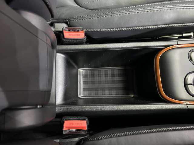 ＭＩＮＩ ミニ クロスオーバー クーパー S E オール4 千葉県 2017(平29)年 6万km メルティングシルバーM ＡＣＣ　/黒革シート　/パワーシート　/シートヒーター　/純正ナビ　/バックカメラ　/ＰＤＣ　/パワーバックドア　/ＬＥＤヘッドライト　/インテリセーフ　/ＥＴＣ