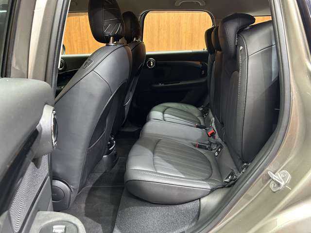 ＭＩＮＩ ミニ クロスオーバー クーパー S E オール4 千葉県 2017(平29)年 6万km メルティングシルバーM ＡＣＣ　/黒革シート　/パワーシート　/シートヒーター　/純正ナビ　/バックカメラ　/ＰＤＣ　/パワーバックドア　/ＬＥＤヘッドライト　/インテリセーフ　/ＥＴＣ