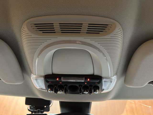 ＭＩＮＩ ミニ クロスオーバー クーパー S E オール4 千葉県 2017(平29)年 6万km メルティングシルバーM ＡＣＣ　/黒革シート　/パワーシート　/シートヒーター　/純正ナビ　/バックカメラ　/ＰＤＣ　/パワーバックドア　/ＬＥＤヘッドライト　/インテリセーフ　/ＥＴＣ
