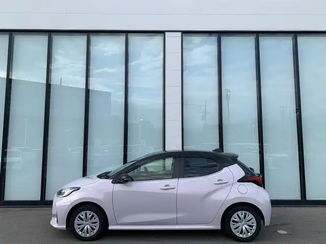 トヨタ ヤリス ハイブリッド Z 大阪府 2021(令3)年 3.4万km グレーマイカM/スーパーシルバーⅢM 純正８インチナビ/衝突軽減/ＢＳＭ/全方位モニター/前席シートヒーター/レーダークルーズコントロール/前後ドライブレコーダー/純正フロアマット/プッシュスタート/スマートキー/ＥＴＣ/ＬＥＤライト