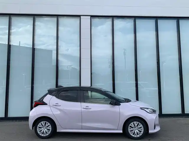 トヨタ ヤリス ハイブリッド Z 大阪府 2021(令3)年 3.4万km グレーマイカM/スーパーシルバーⅢM 純正８インチナビ/衝突軽減/ＢＳＭ/全方位モニター/前席シートヒーター/レーダークルーズコントロール/前後ドライブレコーダー/純正フロアマット/プッシュスタート/スマートキー/ＥＴＣ/ＬＥＤライト