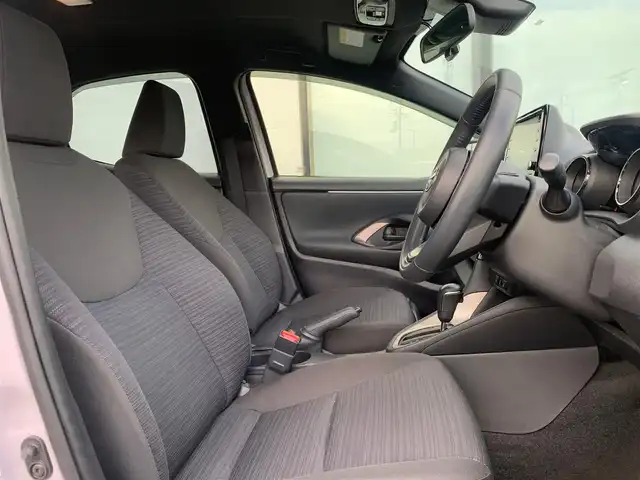 トヨタ ヤリス ハイブリッド Z 大阪府 2021(令3)年 3.4万km グレーマイカM/スーパーシルバーⅢM 純正８インチナビ/衝突軽減/ＢＳＭ/全方位モニター/前席シートヒーター/レーダークルーズコントロール/前後ドライブレコーダー/純正フロアマット/プッシュスタート/スマートキー/ＥＴＣ/ＬＥＤライト