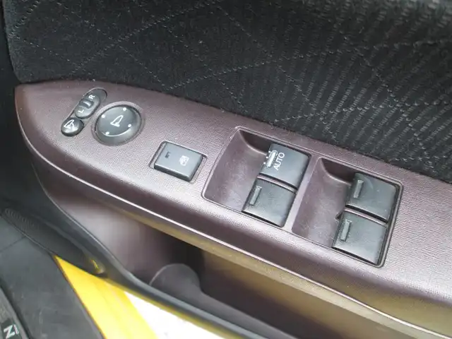 ホンダ Ｎ ＯＮＥ プレミアム ツアラー Lパッケージ 千葉県 2013(平25)年 10.7万km プレミアムイエローパールⅡ ツートンカラースタイル(黄×黒)/純正ナビ、ワンセグTV/バックカメラ/純正オーディオ【DVD/CD/SD】/HIDヘッドライト&ハロゲンフォグ/クルーズコントロール/パドルシフト付き革巻きステアリング/ナビ連動ステアリングスイッチ/社外ツィーター/ETC、スペアキー/取扱説明書/ナビ取扱説明書/整備記録簿(H26/R1/2/3/4/5)