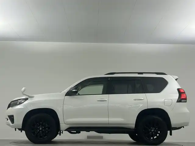 トヨタ ランドクルーザー プラド TX Lパッケージ マットブラED 埼玉県 2022(令4)年 1.6万km ホワイトパールクリスタルシャイン サンルーフ　純正９インチナビ　ＣＤ　ＤＶＤ　Ｂｌｕｅｔｏｏｔｈ　バックカメラ　パワーシート　ベージュレザーシート　シートヒーター　エアシート　オートクルーズ　トヨタセーフティセンス　ルーフレール