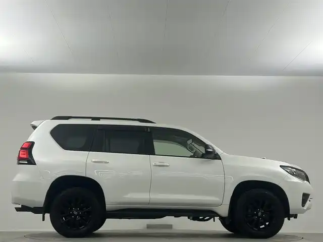 トヨタ ランドクルーザー プラド TX Lパッケージ マットブラED 埼玉県 2022(令4)年 1.6万km ホワイトパールクリスタルシャイン サンルーフ　純正９インチナビ　ＣＤ　ＤＶＤ　Ｂｌｕｅｔｏｏｔｈ　バックカメラ　パワーシート　ベージュレザーシート　シートヒーター　エアシート　オートクルーズ　トヨタセーフティセンス　ルーフレール
