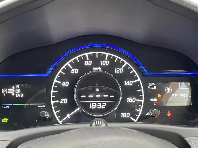 日産 ノート e－パワー X 福岡県 2018(平30)年 5.9万km ブリリアントホワイトパール 全方位カメラ　/バックカメラ/デジタルインナーミラー　/純正７型ナビ/ＥＴＣ　/車両接近装置　/横揺れ防止　/レーンキープアシスト　/プリクラッシュ　/ＤＶＤ再生　/ＴＶ　/Bluetooth/ウィンカーミラー　/純正マット　/電格ミラー　/プッシュスタート/ドアバイザー/スマートキー