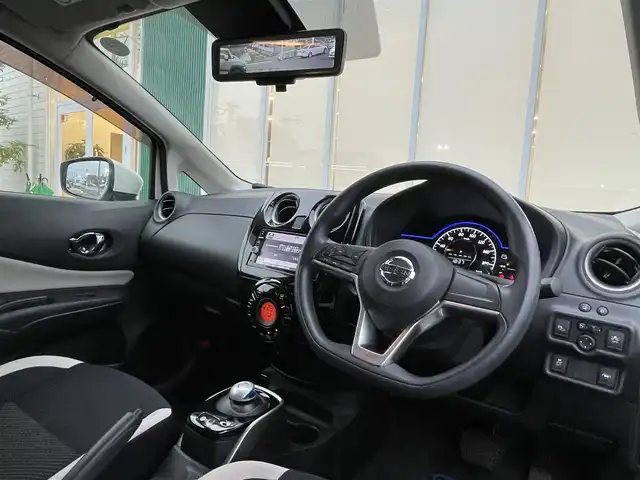 日産 ノート e－パワー X 福岡県 2018(平30)年 5.9万km ブリリアントホワイトパール 全方位カメラ　/バックカメラ/デジタルインナーミラー　/純正７型ナビ/ＥＴＣ　/車両接近装置　/横揺れ防止　/レーンキープアシスト　/プリクラッシュ　/ＤＶＤ再生　/ＴＶ　/Bluetooth/ウィンカーミラー　/純正マット　/電格ミラー　/プッシュスタート/ドアバイザー/スマートキー