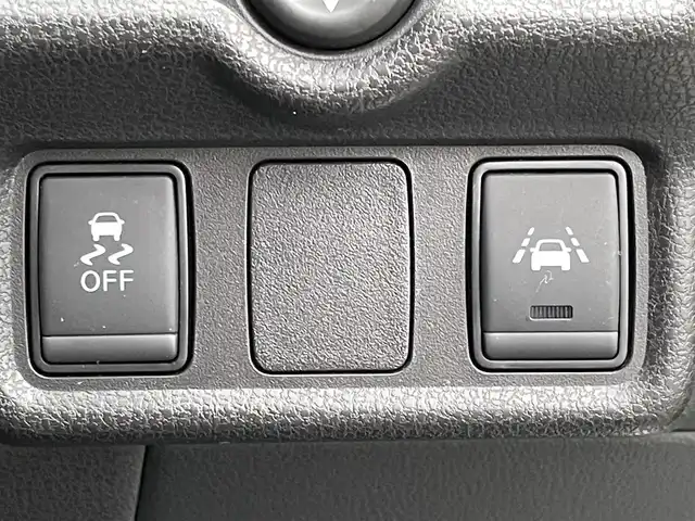 日産 ノート e－パワー X 福岡県 2018(平30)年 5.9万km ブリリアントホワイトパール 全方位カメラ　/バックカメラ/デジタルインナーミラー　/純正７型ナビ/ＥＴＣ　/車両接近装置　/横揺れ防止　/レーンキープアシスト　/プリクラッシュ　/ＤＶＤ再生　/ＴＶ　/Bluetooth/ウィンカーミラー　/純正マット　/電格ミラー　/プッシュスタート/ドアバイザー/スマートキー