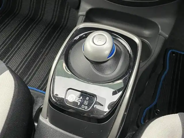 日産 ノート e－パワー X 福岡県 2018(平30)年 5.9万km ブリリアントホワイトパール 全方位カメラ　/バックカメラ/デジタルインナーミラー　/純正７型ナビ/ＥＴＣ　/車両接近装置　/横揺れ防止　/レーンキープアシスト　/プリクラッシュ　/ＤＶＤ再生　/ＴＶ　/Bluetooth/ウィンカーミラー　/純正マット　/電格ミラー　/プッシュスタート/ドアバイザー/スマートキー