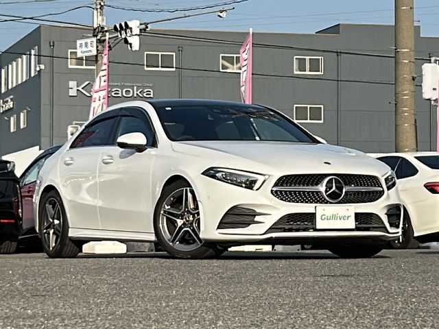 メルセデス・ベンツ Ａ２００ｄ セダン AMGライン 愛知県 2021(令3)年 3.1万km デジタルホワイト /禁煙/正規ディーラー車/ディーラー整備記録簿R4.5.6//パノラミックスライディングルーフ/AMGライン//純正ナビ/フルセグ/BT/USB//バックカメラ/ETC2.0/純正ドラレコ//革巻きステア/ステアスイッチ/パドルシフト//ハーフレザーシート/シートヒーター/メモリ付パワーシート//マルチビームLEDオートライト//ACC/RSA/BSM/アクティブレーンキーピングアシスト//アクティブブレーキアシスト/アテンションアシスト//レーンチェンジアシスト//ハンズフリーオープントランク//ダイナミクセレクト//純正フロアマット/純正ドアバイザー//新車時保証書//取扱説明書//ドラレコ取説//スペアスマートキー有