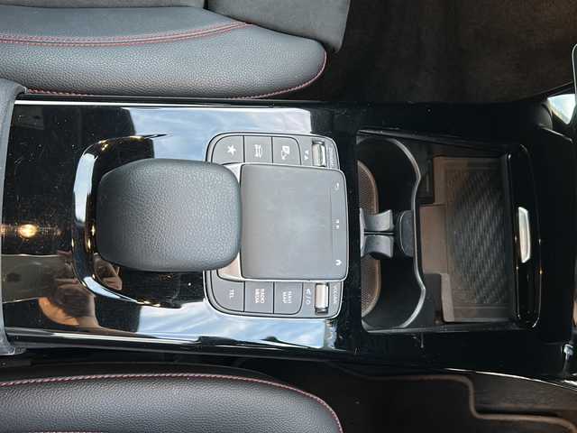 メルセデス・ベンツ Ａ２００ｄ セダン AMGライン 愛知県 2021(令3)年 3.1万km デジタルホワイト /禁煙/正規ディーラー車/ディーラー整備記録簿R4.5.6//パノラミックスライディングルーフ/AMGライン//純正ナビ/フルセグ/BT/USB//バックカメラ/ETC2.0/純正ドラレコ//革巻きステア/ステアスイッチ/パドルシフト//ハーフレザーシート/シートヒーター/メモリ付パワーシート//マルチビームLEDオートライト//ACC/RSA/BSM/アクティブレーンキーピングアシスト//アクティブブレーキアシスト/アテンションアシスト//レーンチェンジアシスト//ハンズフリーオープントランク//ダイナミクセレクト//純正フロアマット/純正ドアバイザー//新車時保証書//取扱説明書//ドラレコ取説//スペアスマートキー有