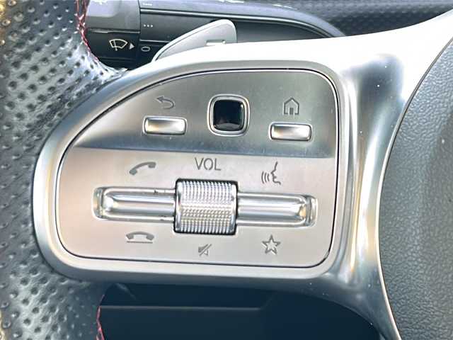 メルセデス・ベンツ Ａ２００ｄ セダン AMGライン 愛知県 2021(令3)年 3.1万km デジタルホワイト /禁煙/正規ディーラー車/ディーラー整備記録簿R4.5.6//パノラミックスライディングルーフ/AMGライン//純正ナビ/フルセグ/BT/USB//バックカメラ/ETC2.0/純正ドラレコ//革巻きステア/ステアスイッチ/パドルシフト//ハーフレザーシート/シートヒーター/メモリ付パワーシート//マルチビームLEDオートライト//ACC/RSA/BSM/アクティブレーンキーピングアシスト//アクティブブレーキアシスト/アテンションアシスト//レーンチェンジアシスト//ハンズフリーオープントランク//ダイナミクセレクト//純正フロアマット/純正ドアバイザー//新車時保証書//取扱説明書//ドラレコ取説//スペアスマートキー有