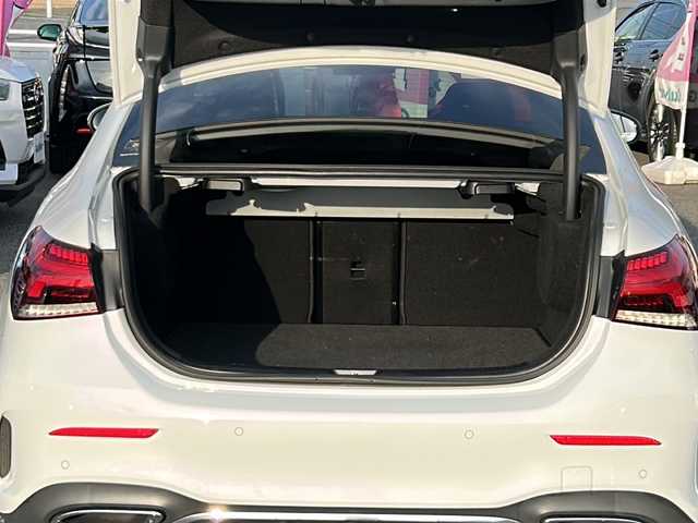 メルセデス・ベンツ Ａ２００ｄ セダン AMGライン 愛知県 2021(令3)年 3.1万km デジタルホワイト /禁煙/正規ディーラー車/ディーラー整備記録簿R4.5.6//パノラミックスライディングルーフ/AMGライン//純正ナビ/フルセグ/BT/USB//バックカメラ/ETC2.0/純正ドラレコ//革巻きステア/ステアスイッチ/パドルシフト//ハーフレザーシート/シートヒーター/メモリ付パワーシート//マルチビームLEDオートライト//ACC/RSA/BSM/アクティブレーンキーピングアシスト//アクティブブレーキアシスト/アテンションアシスト//レーンチェンジアシスト//ハンズフリーオープントランク//ダイナミクセレクト//純正フロアマット/純正ドアバイザー//新車時保証書//取扱説明書//ドラレコ取説//スペアスマートキー有