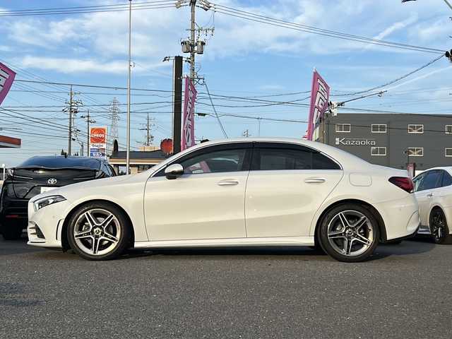 メルセデス・ベンツ Ａ２００ｄ セダン AMGライン 愛知県 2021(令3)年 3.1万km デジタルホワイト /禁煙/正規ディーラー車/ディーラー整備記録簿R4.5.6//パノラミックスライディングルーフ/AMGライン//純正ナビ/フルセグ/BT/USB//バックカメラ/ETC2.0/純正ドラレコ//革巻きステア/ステアスイッチ/パドルシフト//ハーフレザーシート/シートヒーター/メモリ付パワーシート//マルチビームLEDオートライト//ACC/RSA/BSM/アクティブレーンキーピングアシスト//アクティブブレーキアシスト/アテンションアシスト//レーンチェンジアシスト//ハンズフリーオープントランク//ダイナミクセレクト//純正フロアマット/純正ドアバイザー//新車時保証書//取扱説明書//ドラレコ取説//スペアスマートキー有