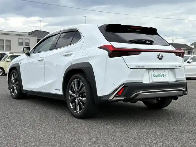 レクサス ＵＸ 250h Fスポーツ 大分県 2019(平31)年 6.6万km ホワイトノーヴァガラスフレーク ・純正10.3型ナビ/・パノラマビュー/・赤革シート/・三眼LEDヘッドライト/・ムーンルーフ/・ドライブレコーダー/・レーダークルーズコントロール/・前後コーナーセンサー/・パワーシート/・シートヒーター/・ブラインドスポットモニター/・ETC2.0/・ステアリングヒーター/・オートハイビーム