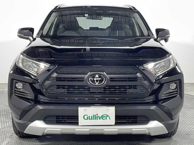 トヨタ ＲＡＶ４ アドベンチャー 広島県 2023(令5)年 1.6万km アティチュードブラックマイカ 禁煙車/純正１０．５型ディスプレイオーディオ/バックカメラ/温／冷シート/デジタルインナーミラー/電動リアゲート/ブラインドスポットモニター/パワーシート/レーダークルーズコントロール/ホールド機能付電動パーキングブレーキ/ＥＴＣ２．０/ドラレコ/MTモード付ATシフト/ルーフレール/衝突被害軽減システム/ステアリングヒーター/LEDヘッドライト/フォグランプ/純正19インチアルミホイール(235/55/R19)/エアバッグ(運転席/助手席/サイド/カーテン)