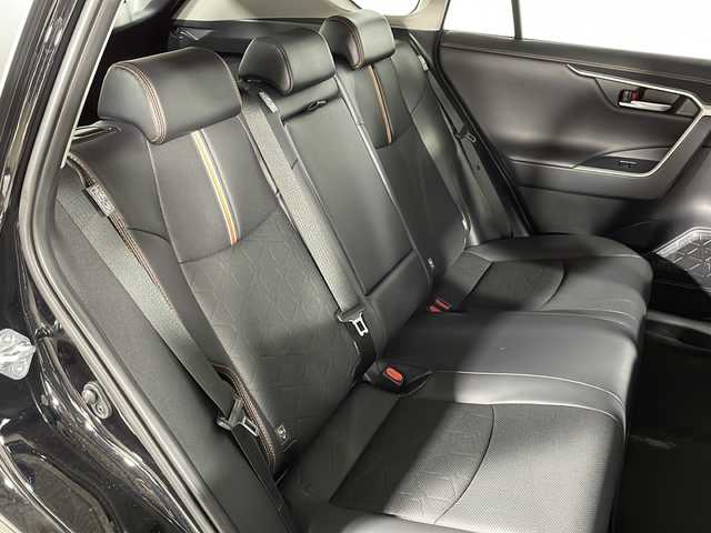 トヨタ ＲＡＶ４ アドベンチャー 広島県 2023(令5)年 1.6万km アティチュードブラックマイカ 禁煙車/純正１０．５型ディスプレイオーディオ/バックカメラ/温／冷シート/デジタルインナーミラー/電動リアゲート/ブラインドスポットモニター/パワーシート/レーダークルーズコントロール/ホールド機能付電動パーキングブレーキ/ＥＴＣ２．０/ドラレコ/MTモード付ATシフト/ルーフレール/衝突被害軽減システム/ステアリングヒーター/LEDヘッドライト/フォグランプ/純正19インチアルミホイール(235/55/R19)/エアバッグ(運転席/助手席/サイド/カーテン)