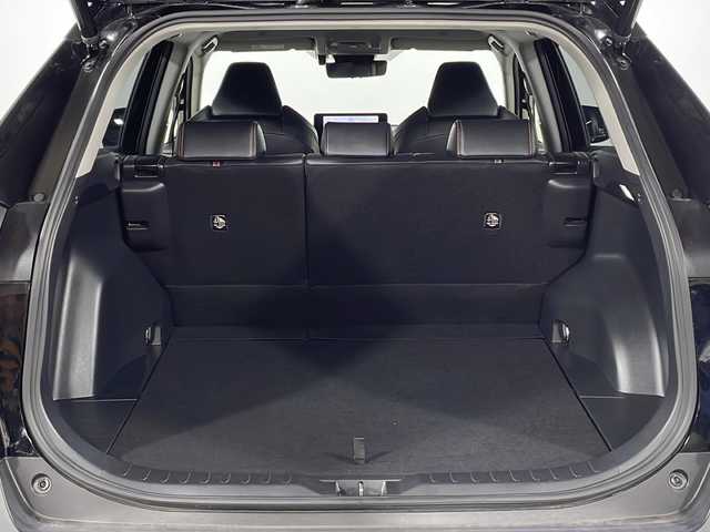 トヨタ ＲＡＶ４ アドベンチャー 広島県 2023(令5)年 1.6万km アティチュードブラックマイカ 禁煙車/純正１０．５型ディスプレイオーディオ/バックカメラ/温／冷シート/デジタルインナーミラー/電動リアゲート/ブラインドスポットモニター/パワーシート/レーダークルーズコントロール/ホールド機能付電動パーキングブレーキ/ＥＴＣ２．０/ドラレコ/MTモード付ATシフト/ルーフレール/衝突被害軽減システム/ステアリングヒーター/LEDヘッドライト/フォグランプ/純正19インチアルミホイール(235/55/R19)/エアバッグ(運転席/助手席/サイド/カーテン)