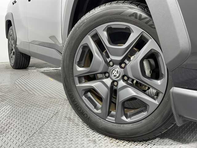 トヨタ ＲＡＶ４ アドベンチャー 広島県 2023(令5)年 1.6万km アティチュードブラックマイカ 禁煙車/純正１０．５型ディスプレイオーディオ/バックカメラ/温／冷シート/デジタルインナーミラー/電動リアゲート/ブラインドスポットモニター/パワーシート/レーダークルーズコントロール/ホールド機能付電動パーキングブレーキ/ＥＴＣ２．０/ドラレコ/MTモード付ATシフト/ルーフレール/衝突被害軽減システム/ステアリングヒーター/LEDヘッドライト/フォグランプ/純正19インチアルミホイール(235/55/R19)/エアバッグ(運転席/助手席/サイド/カーテン)