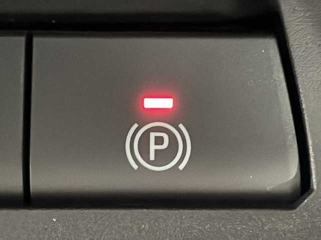 トヨタ ＲＡＶ４ アドベンチャー 広島県 2023(令5)年 1.6万km アティチュードブラックマイカ 禁煙車/純正１０．５型ディスプレイオーディオ/バックカメラ/温／冷シート/デジタルインナーミラー/電動リアゲート/ブラインドスポットモニター/パワーシート/レーダークルーズコントロール/ホールド機能付電動パーキングブレーキ/ＥＴＣ２．０/ドラレコ/MTモード付ATシフト/ルーフレール/衝突被害軽減システム/ステアリングヒーター/LEDヘッドライト/フォグランプ/純正19インチアルミホイール(235/55/R19)/エアバッグ(運転席/助手席/サイド/カーテン)